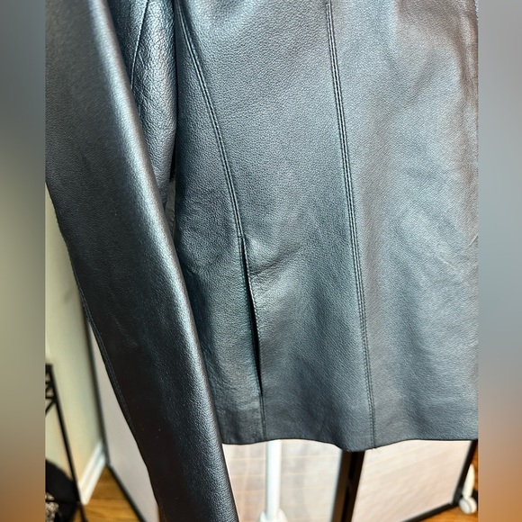 Genuine Leather Jacket with Zipper & Pockets - Picture 6 of 9